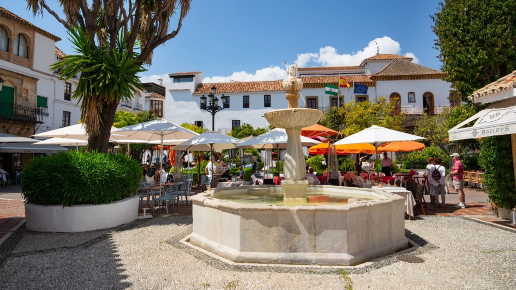 plaza de los naranjos marbella